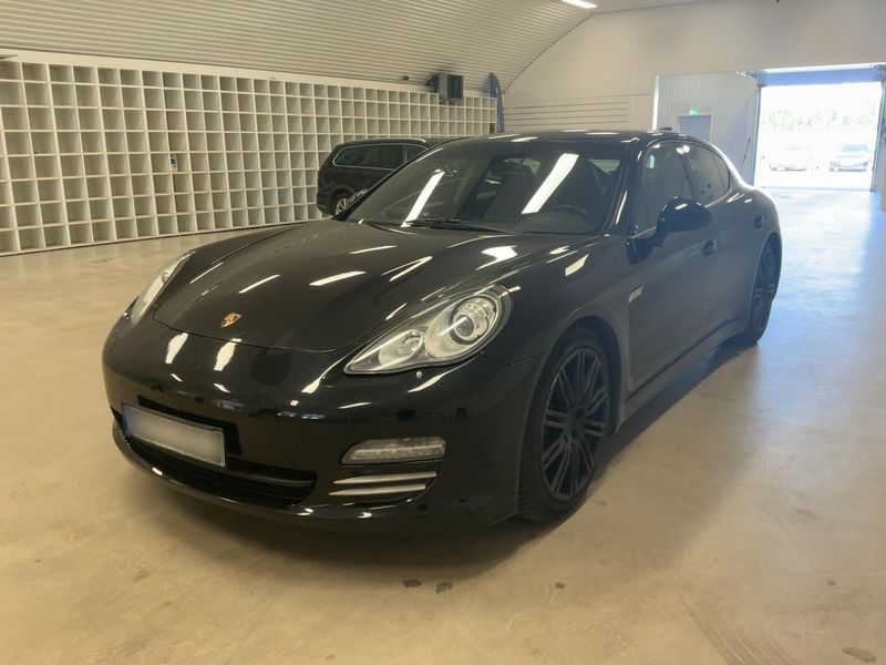 Porsche Panamera 4