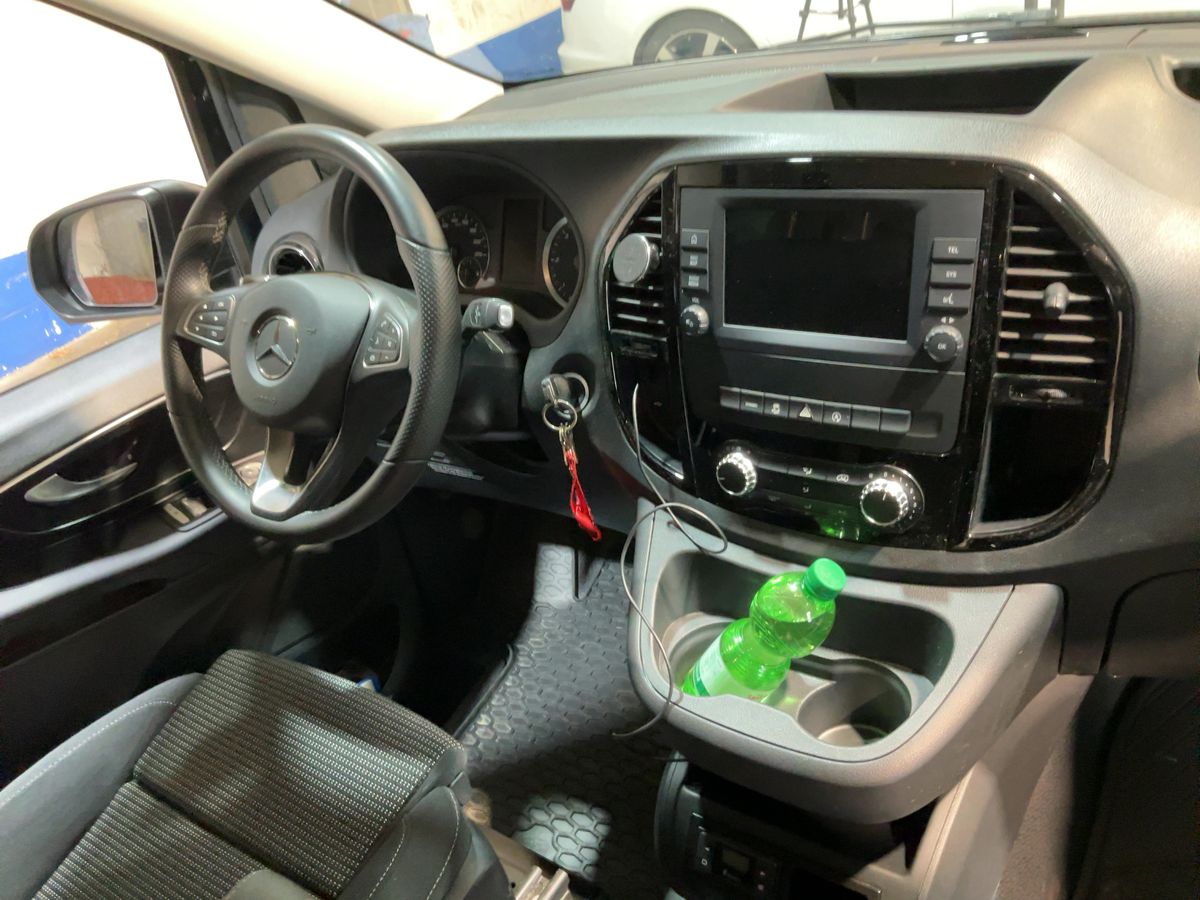Mercedes-Benz V-Klasse 2023 — photo 18
