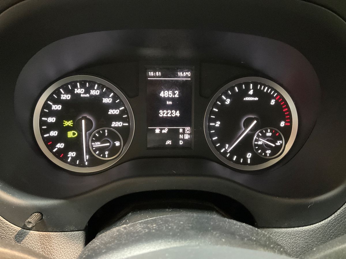 Mercedes-Benz V-Klasse 2023 — photo 19