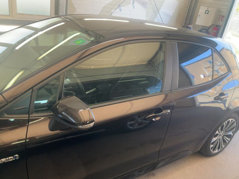 Toyota Corolla 1.8 Hybrid Club — zdjęcie 4