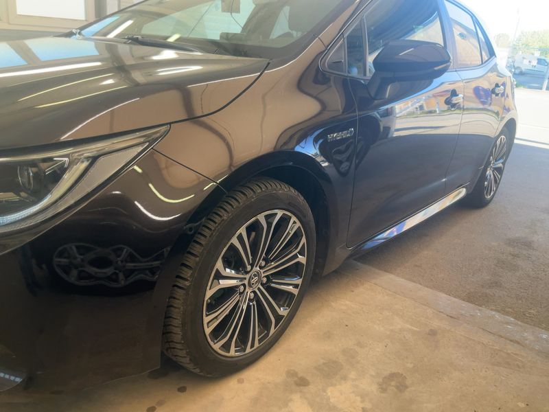 Toyota Corolla 1.8 Hybrid Club — zdjęcie 2