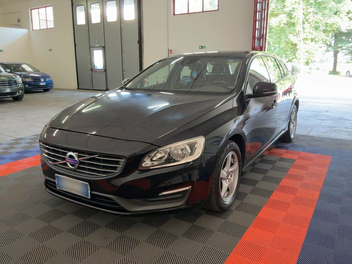 Volvo V60 2015 — photo 1