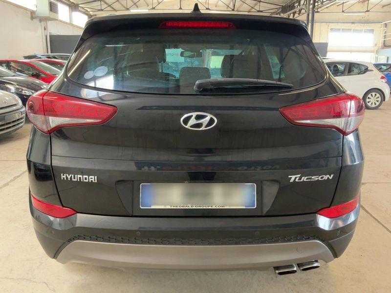 Hyundai Tucson 2.0 CRDi Executive 2WD — zdjęcie 5