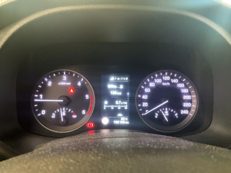 Hyundai Tucson 2.0 CRDi Executive 2WD — zdjęcie 13