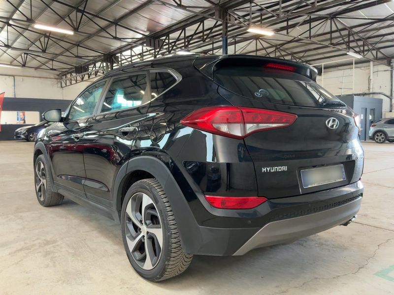Hyundai Tucson 2.0 CRDi Executive 2WD — zdjęcie 3