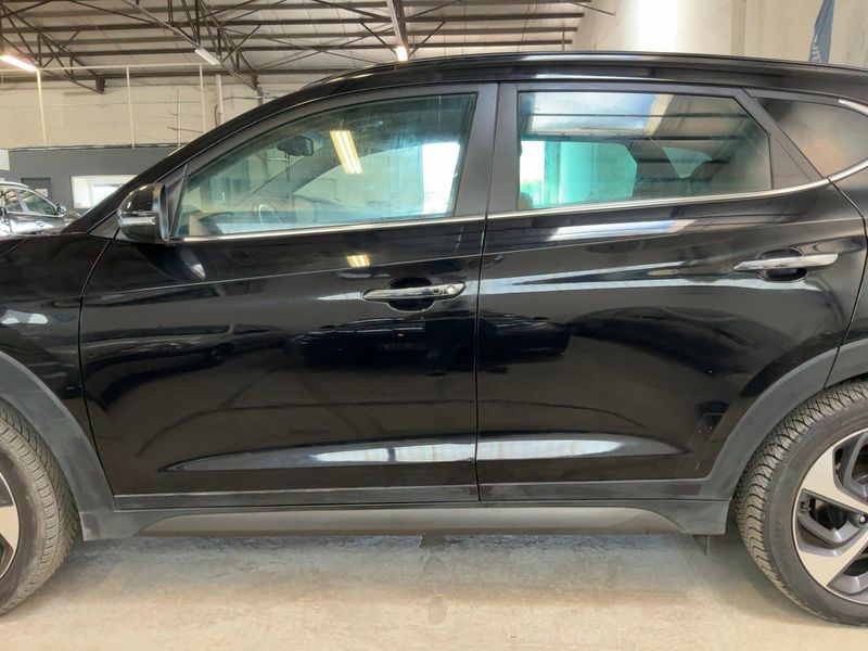 Hyundai Tucson 2.0 CRDi Executive 2WD — zdjęcie 4