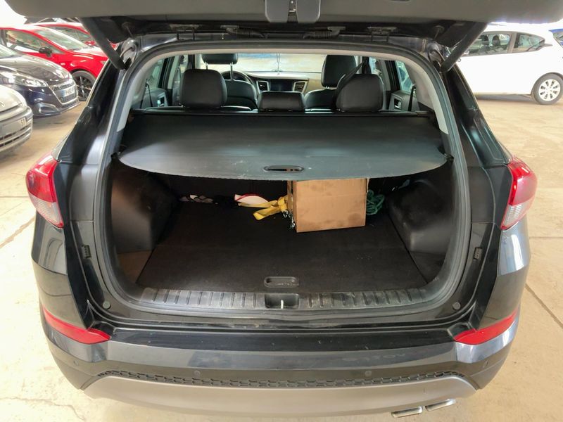 Hyundai Tucson 2.0 CRDi Executive 2WD — zdjęcie 10