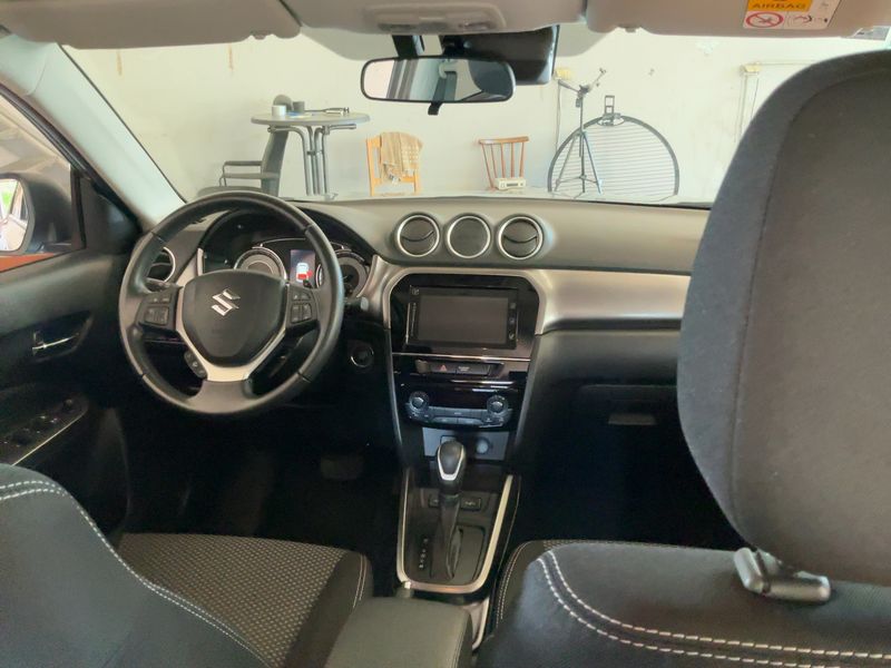 Suzuki Vitara 1.5 Dualjet Hybrid Comfort+ 4x4 — zdjęcie 12