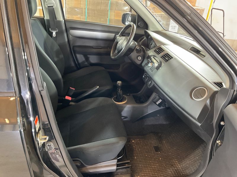 Suzuki Swift 1.3 GL — zdjęcie 3
