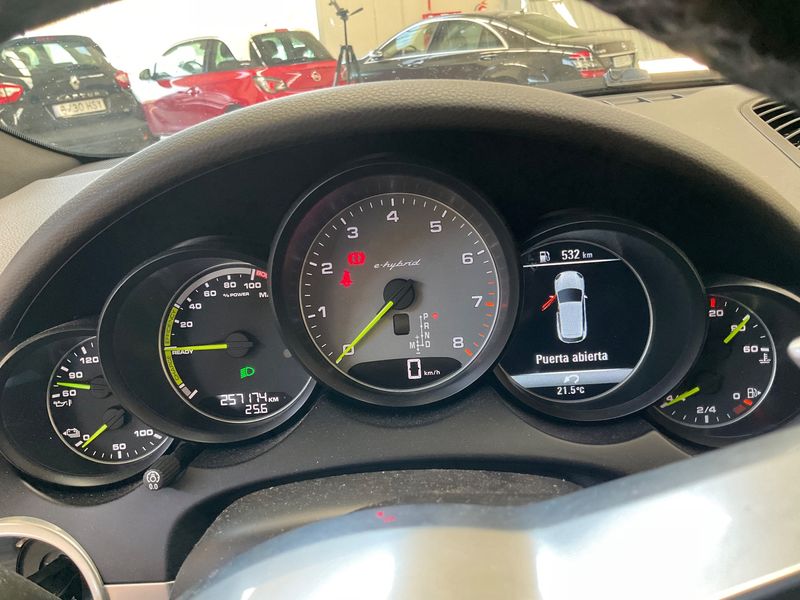 Porsche Cayenne S E-Hybrid Platinum Edition — zdjęcie 13