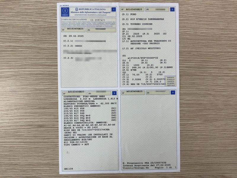 Ford Tourneo Courier 1.0 EcoBoost Titanium — zdjęcie 15