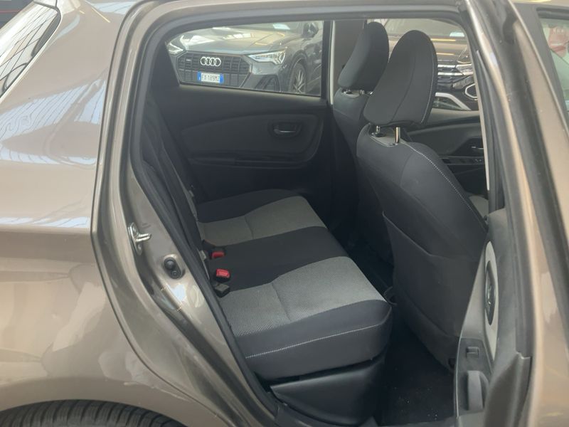 Toyota Yaris 1.5 Hybrid Active — zdjęcie 14