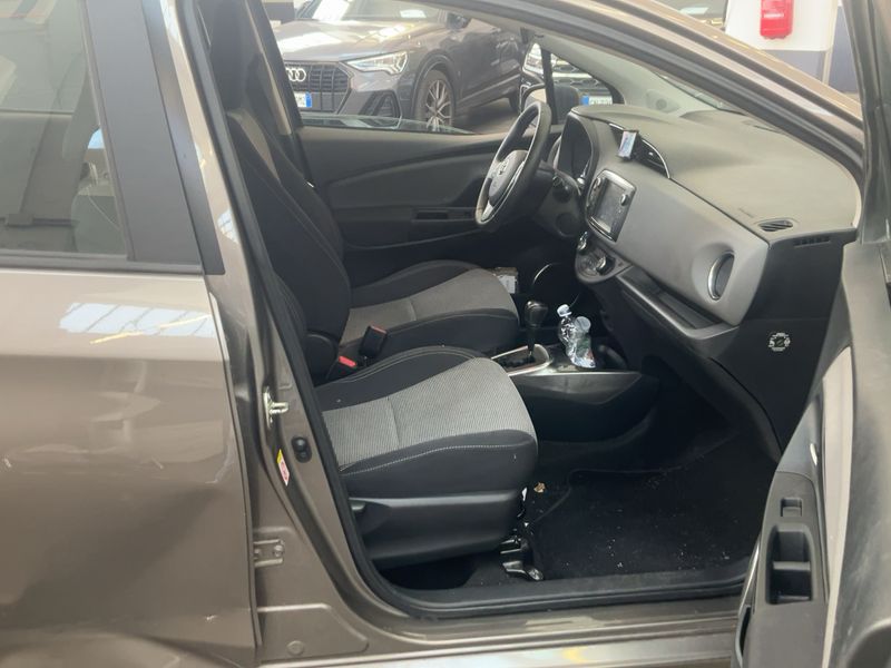 Toyota Yaris 1.5 Hybrid Active — zdjęcie 11