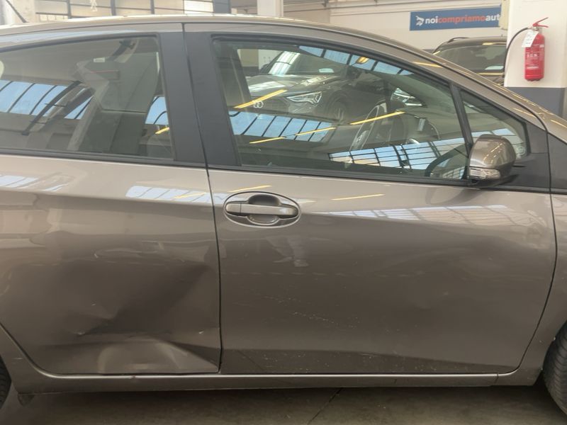 Toyota Yaris 1.5 Hybrid Active — zdjęcie 7