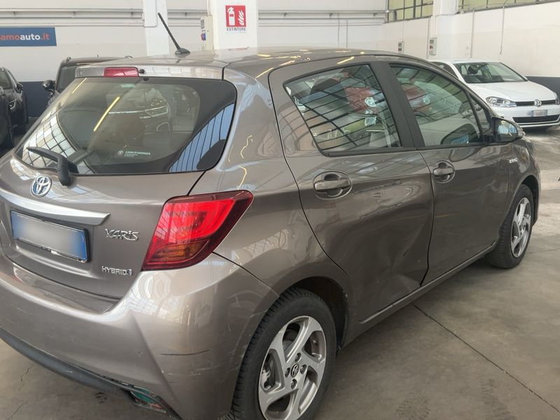 Toyota Yaris 1.5 Hybrid Active — zdjęcie 6