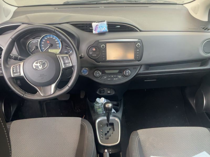 Toyota Yaris 1.5 Hybrid Active — zdjęcie 12