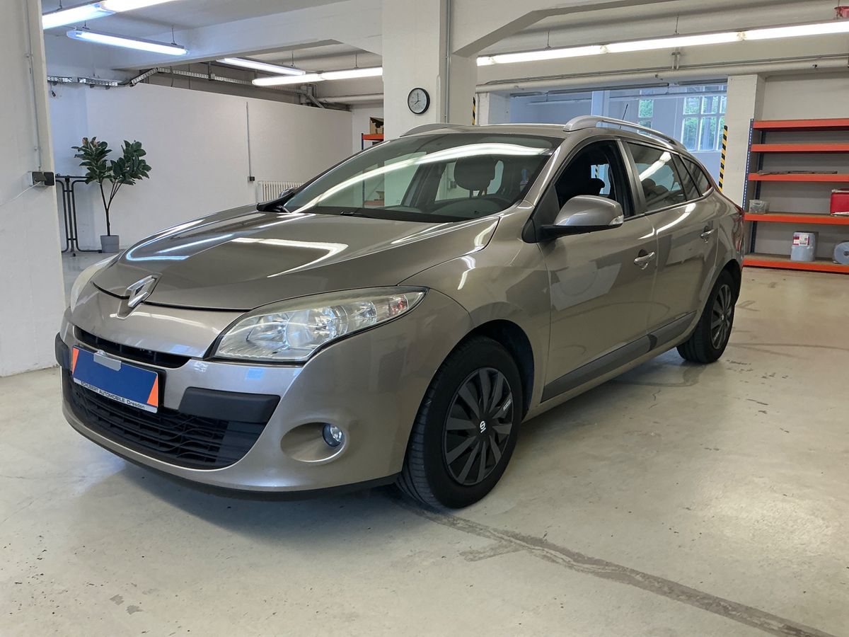 Renault Megane 2011 — photo 1