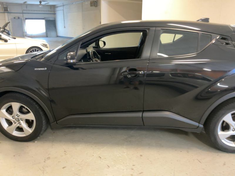 Toyota C-HR 1.8 Hybrid Active — zdjęcie 4