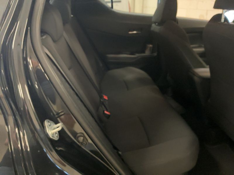 Toyota C-HR 1.8 Hybrid Active — zdjęcie 14