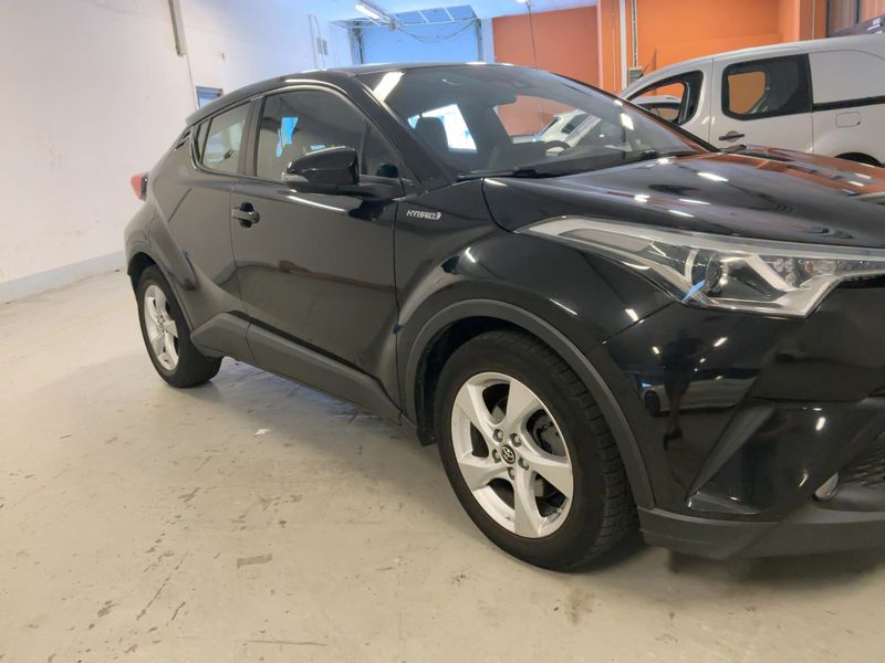 Toyota C-HR 1.8 Hybrid Active — zdjęcie 8