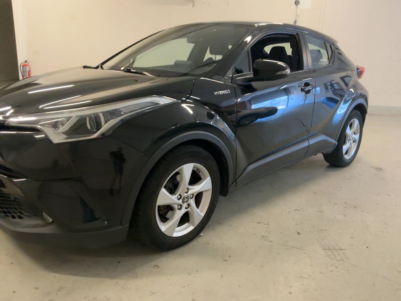 Toyota C-HR 1.8 Hybrid Active — zdjęcie 2