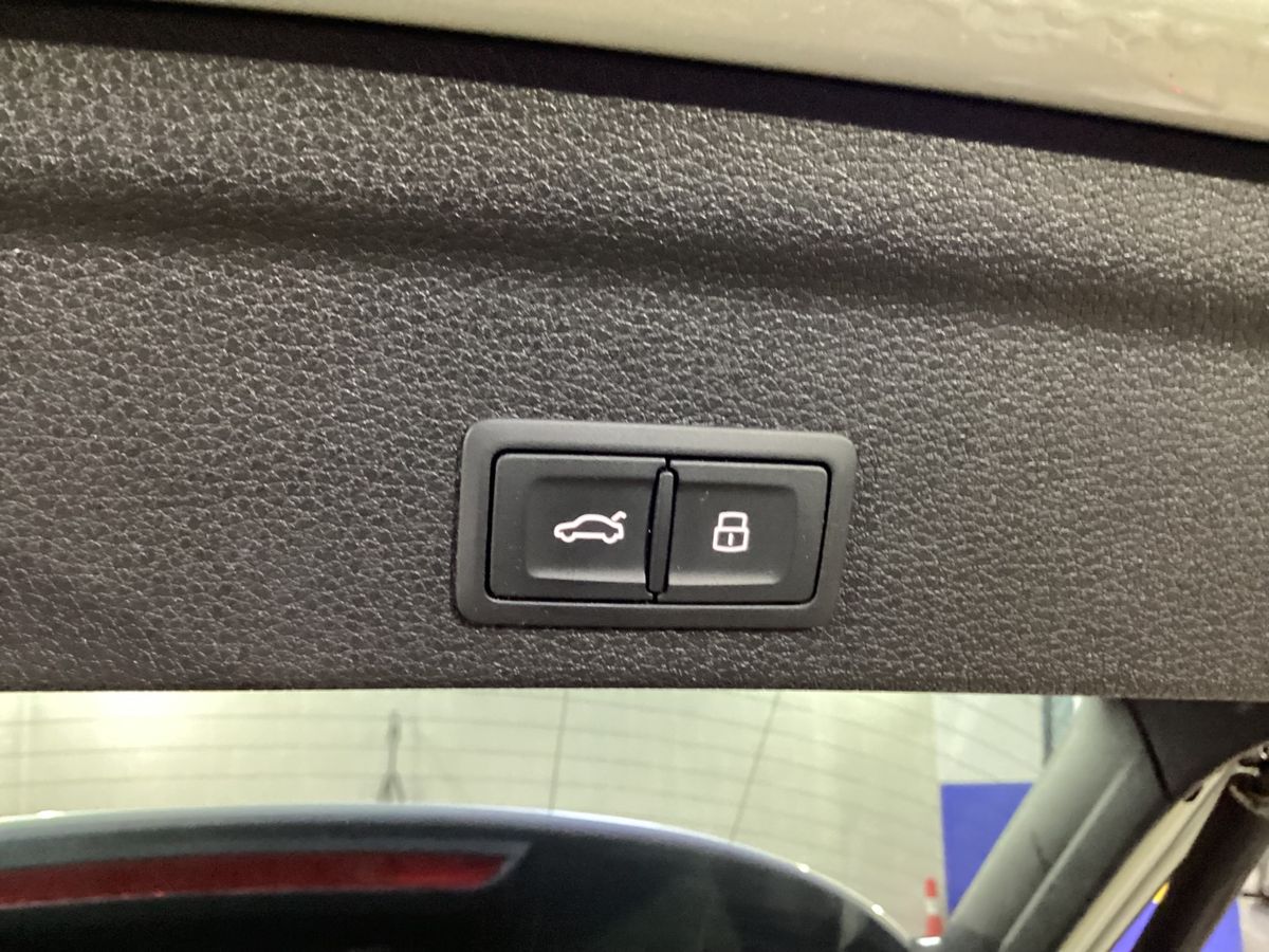 Audi Q3 2021 — photo 28
