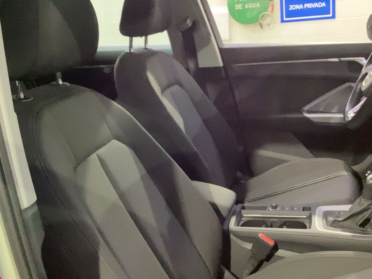 Audi Q3 2021 — photo 17