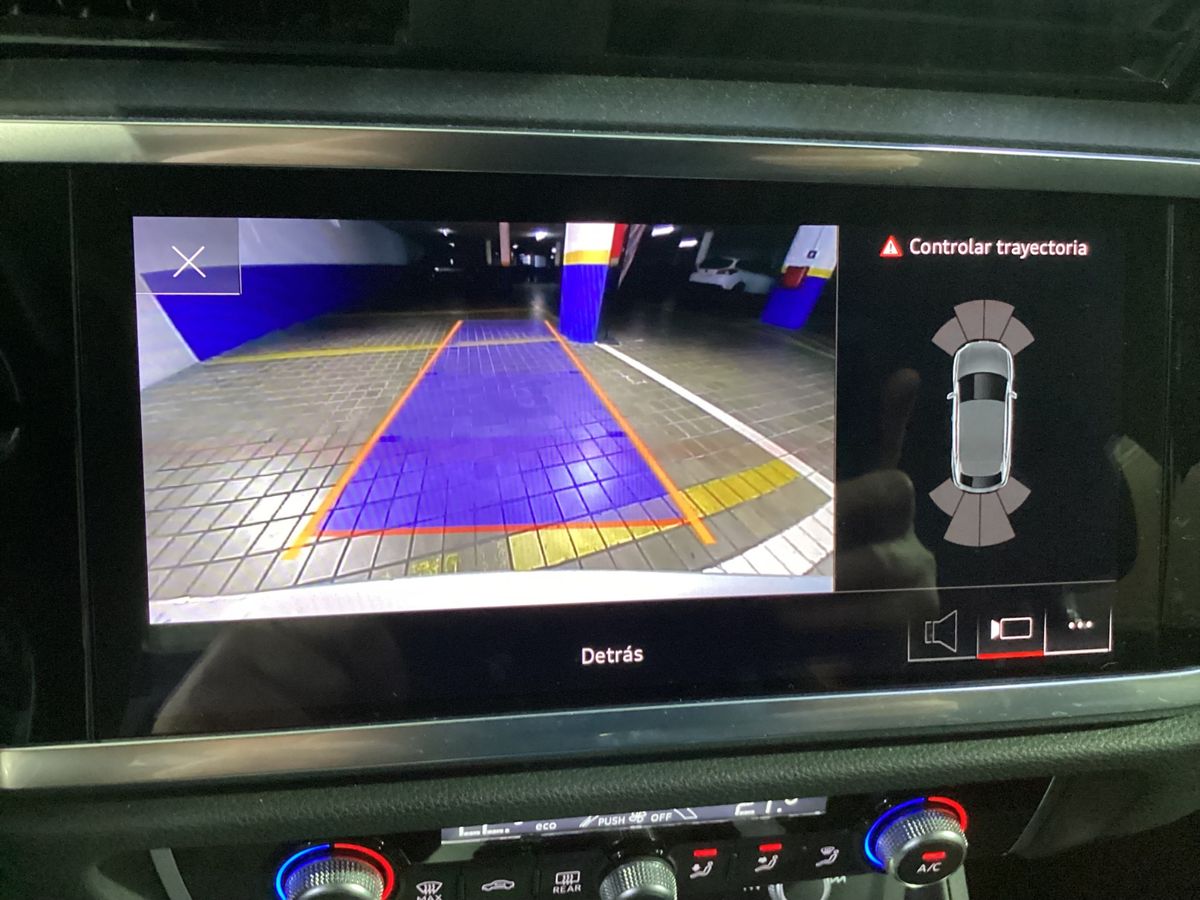 Audi Q3 2021 — photo 25