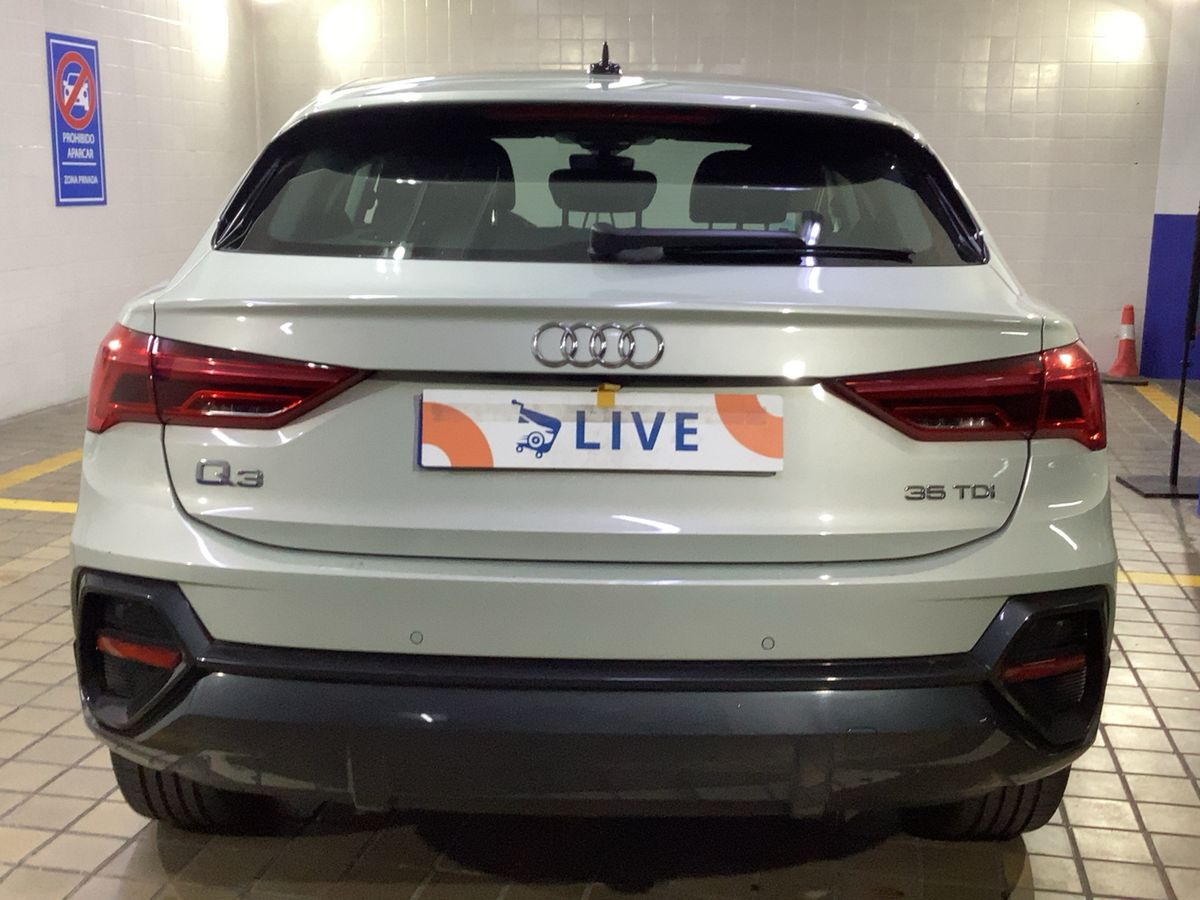 Audi Q3 2021 — photo 8