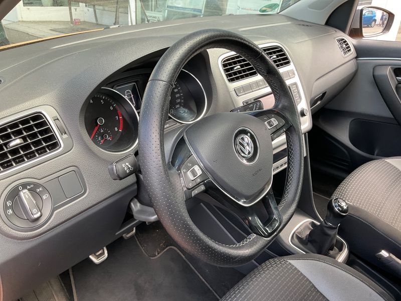 Volkswagen Polo 1.2 TSI CrossPolo BlueMotion Tech 2015 – снимка 23