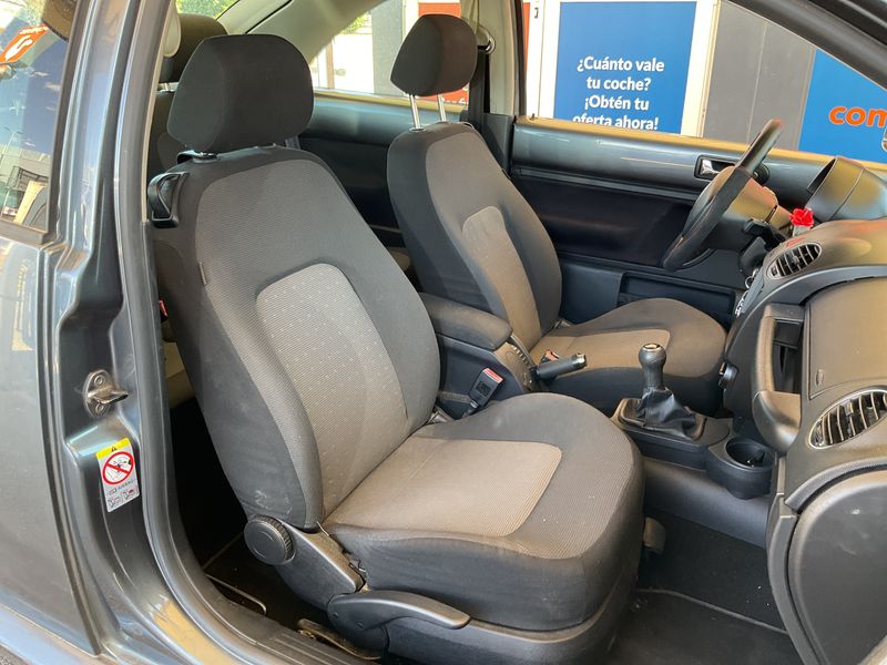 Volkswagen New Beetle 1.6 — zdjęcie 9
