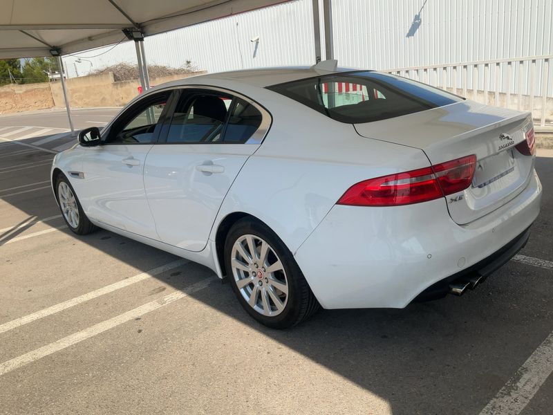 Jaguar XE 20d Pure — zdjęcie 3
