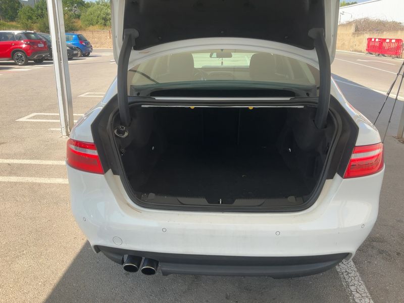 Jaguar XE 20d Pure — zdjęcie 10