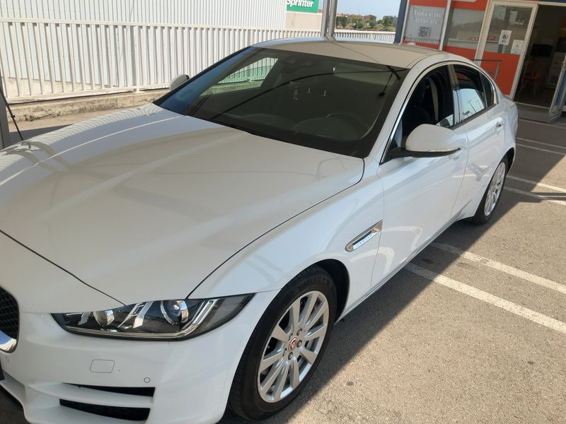 Jaguar XE 20d Pure — zdjęcie 2