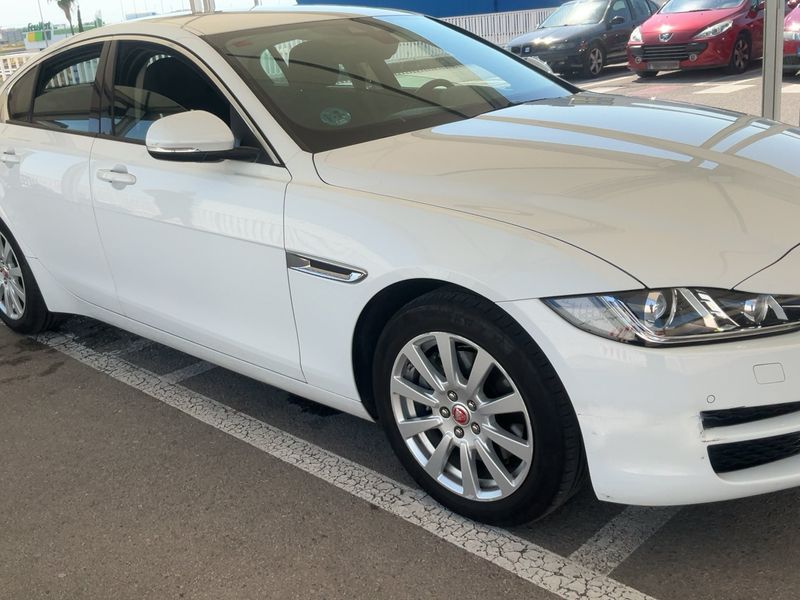 Jaguar XE 20d Pure — zdjęcie 8