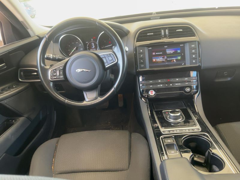Jaguar XE 20d Pure — zdjęcie 12
