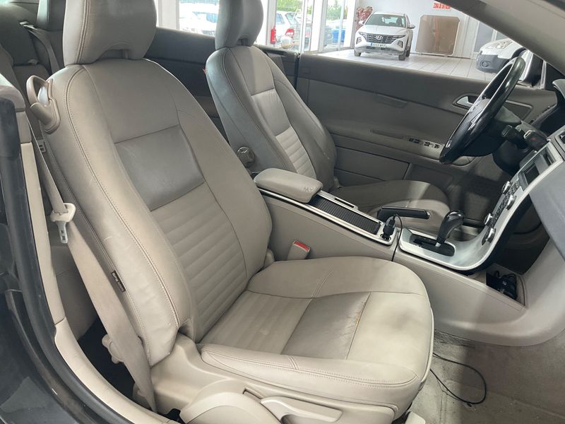 Volvo C70 2.0 D3 Momentum — zdjęcie 3