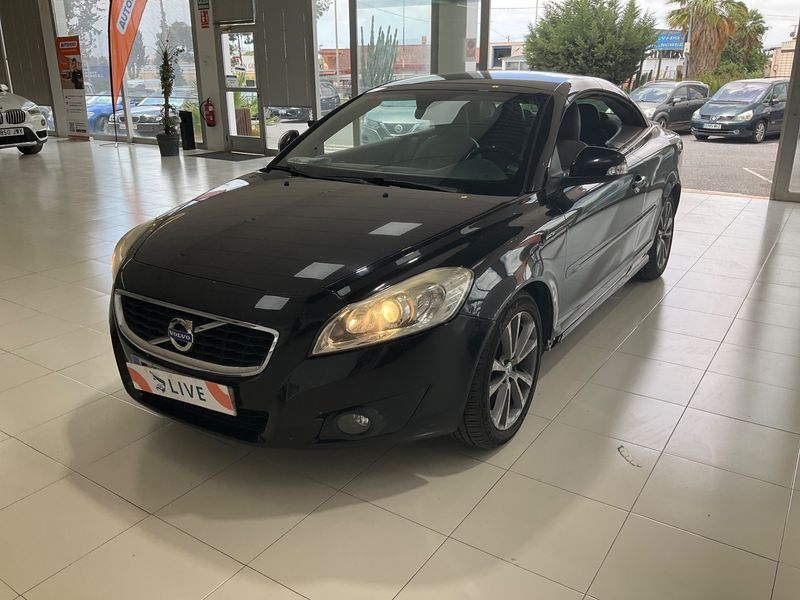 Volvo C70 2.0 D3 Momentum — zdjęcie 1