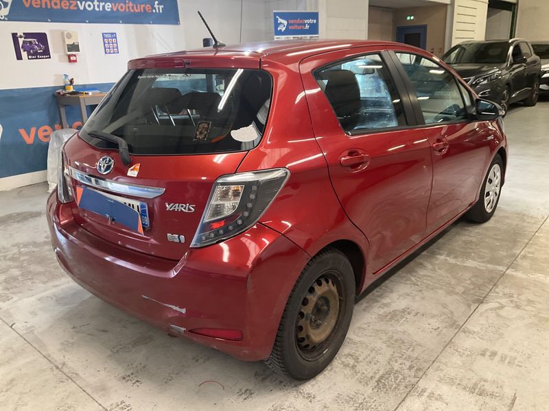 Toyota Yaris 1.5 Hybrid — zdjęcie 2