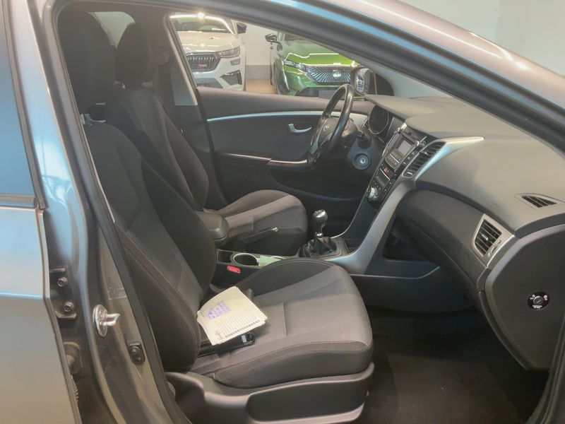 Hyundai i30 1.6 CRDi Trend blue 2013 – снимка 17