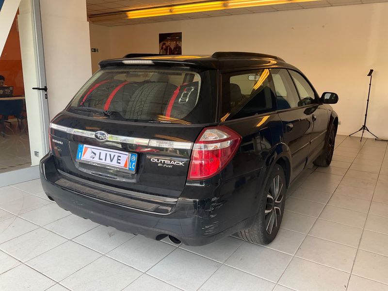 Subaru Legacy 2.5 Outback — zdjęcie 2