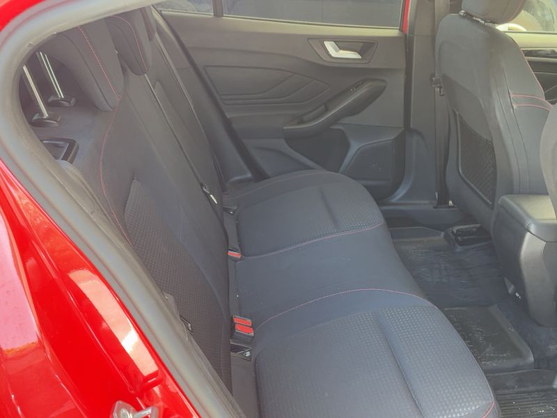 Ford Focus 1.5 TDCi EcoBlue ST-Line — zdjęcie 14