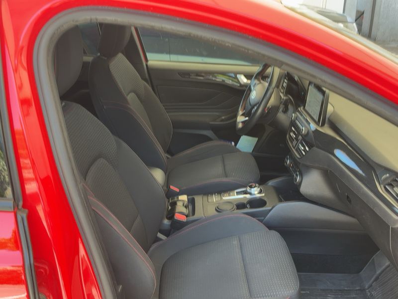 Ford Focus 1.5 TDCi EcoBlue ST-Line — zdjęcie 11