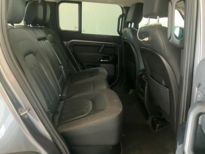Land Rover Defender D240 110 S — zdjęcie 14
