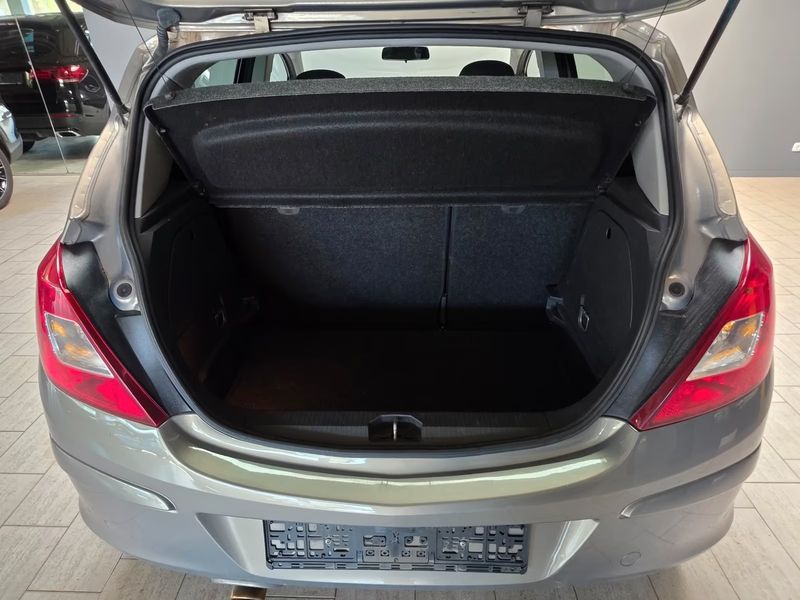 Opel Corsa 1.4 Satellite — zdjęcie 23