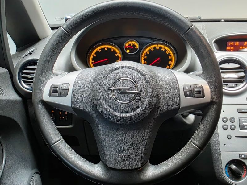 Opel Corsa 1.4 Satellite — zdjęcie 16
