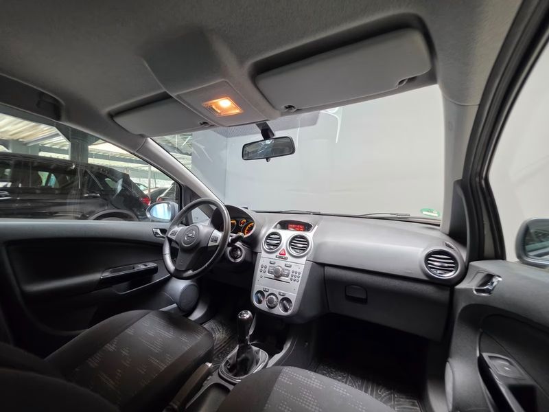 Opel Corsa 1.4 Satellite — zdjęcie 20