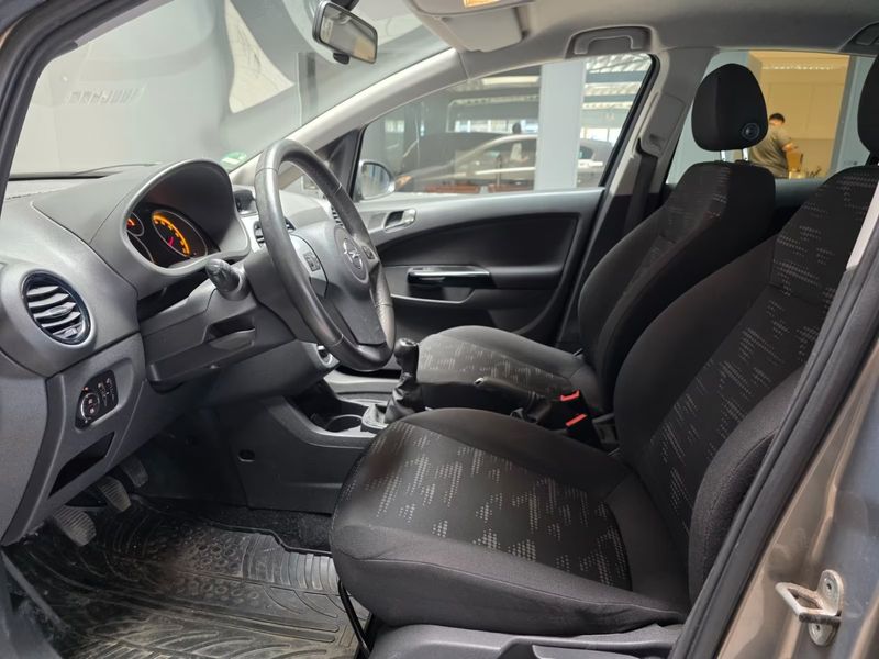 Opel Corsa 1.4 Satellite — zdjęcie 17
