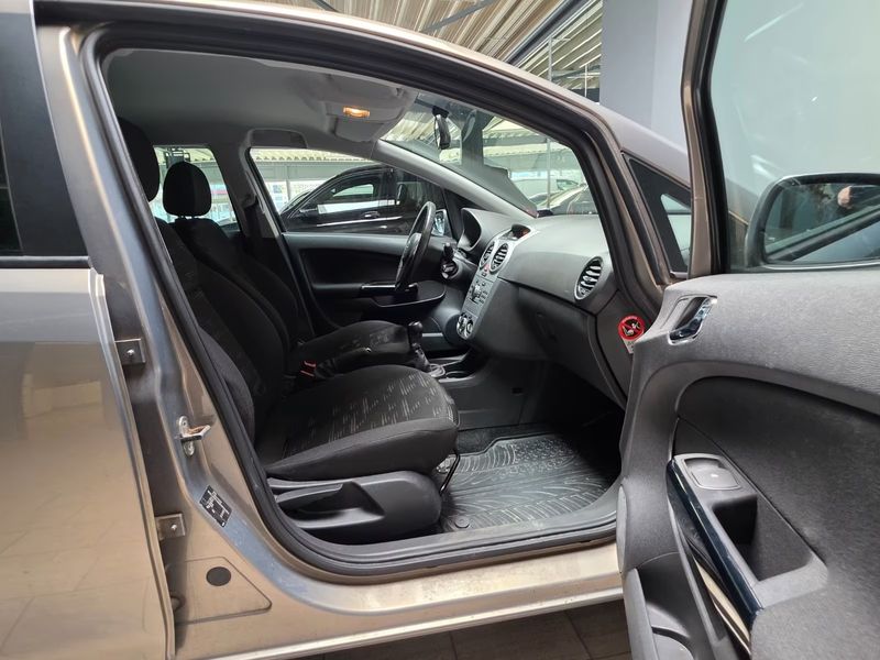 Opel Corsa 1.4 Satellite — zdjęcie 24