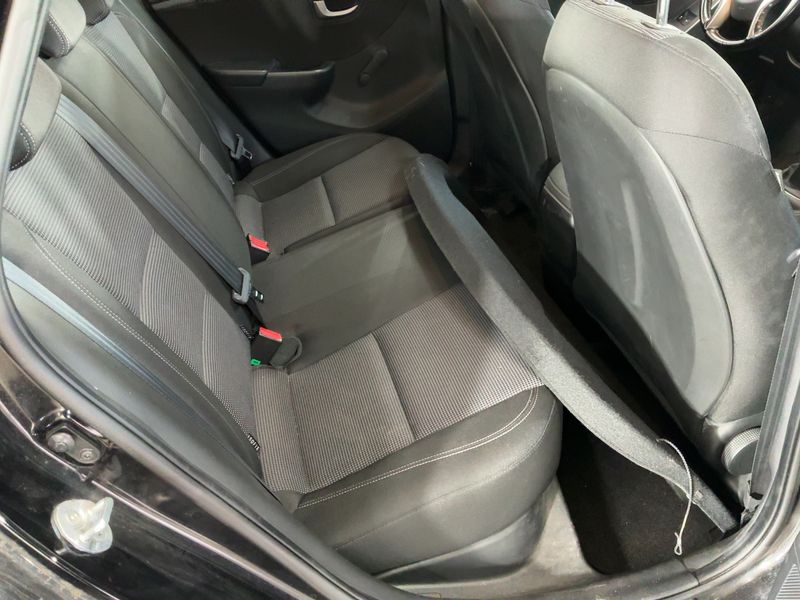 Hyundai i30 1.6 GDI FIFA World Cup Edition — zdjęcie 14